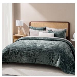 Luxurious Velvet Green Bedding Set